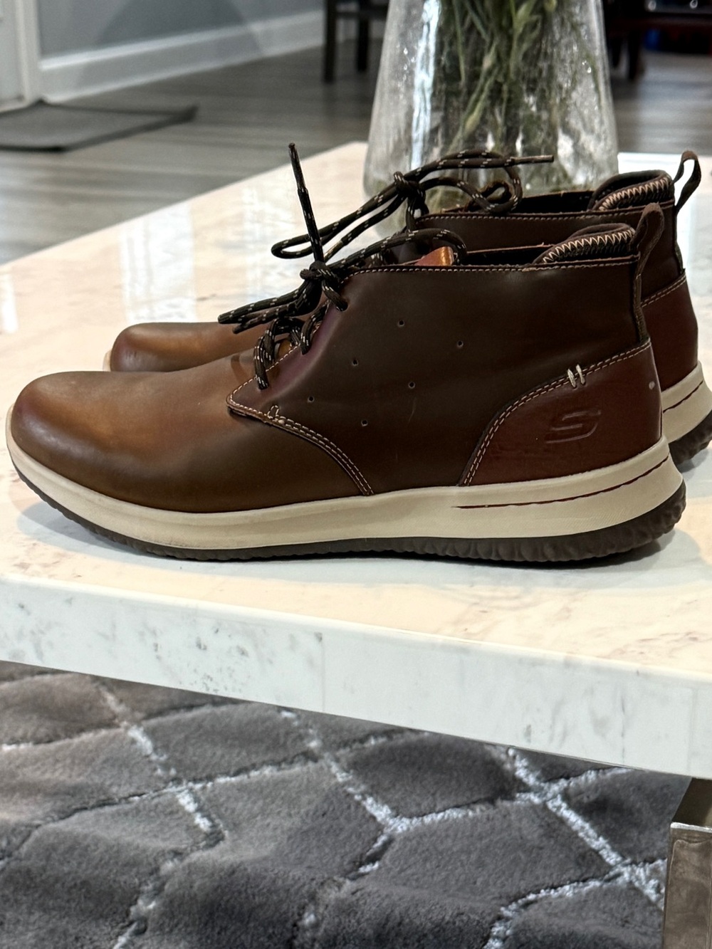 Skechers*Like New * Men’s Brown Leather Chukka Boots with Cream Sole